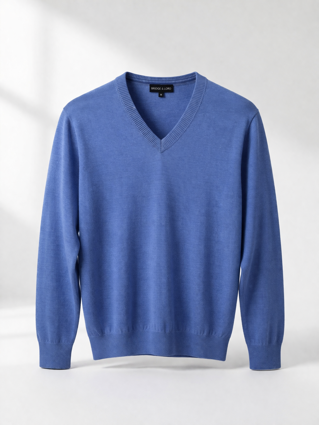 PURE MERINO WOOL FINE KNIT ESSENTIAL VEE PULLOVER BRIDGE & LORD