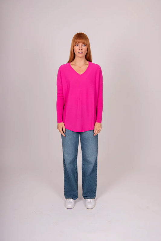 ESSENTIAL CURVED HEM VEE PULLOVER