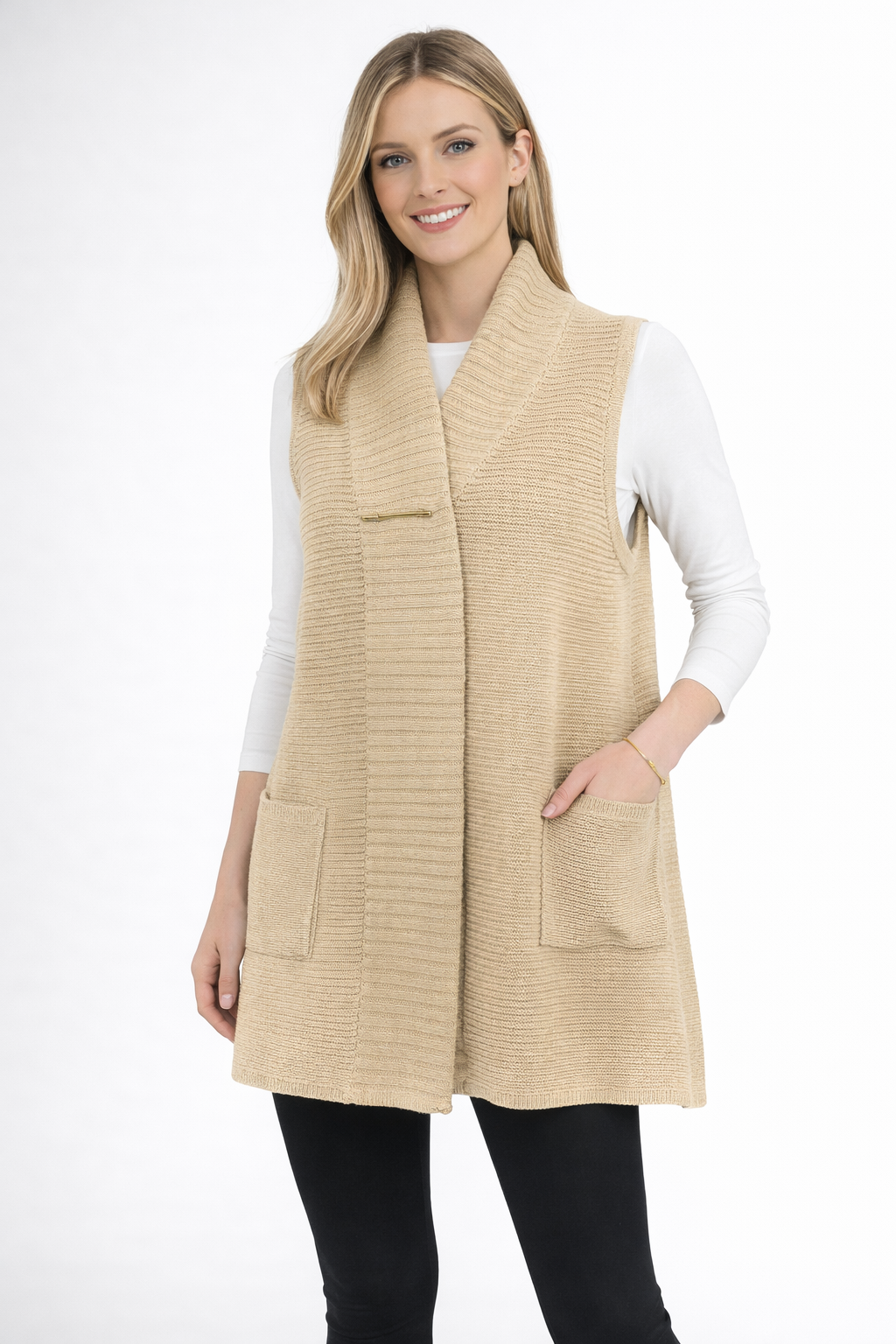 Vest with pockets and pin closer