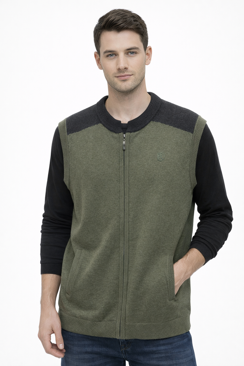 Full zip vests with pockets