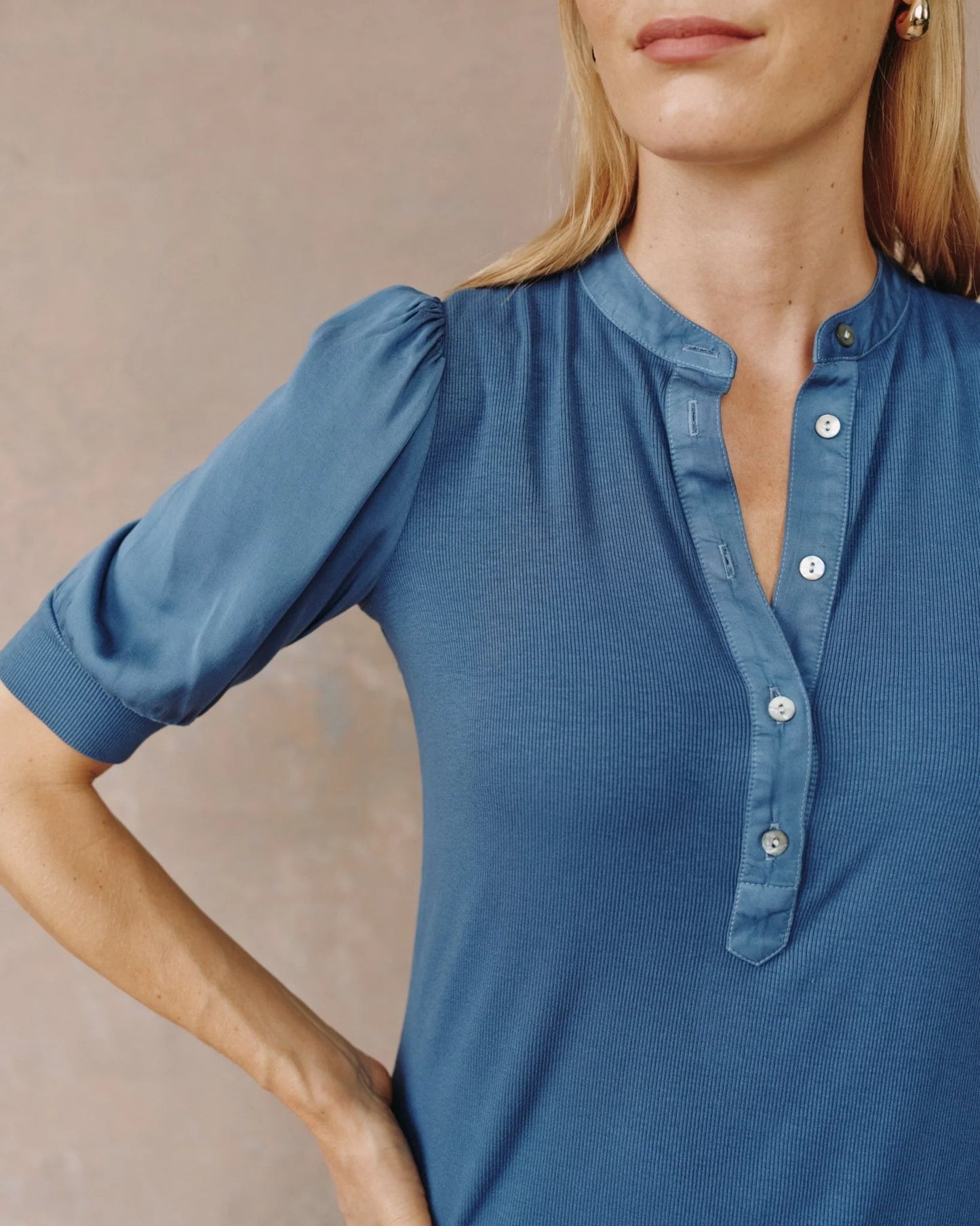 BELLA DAHL SHORT SLEEVE PLACKET MIXED SHIRT