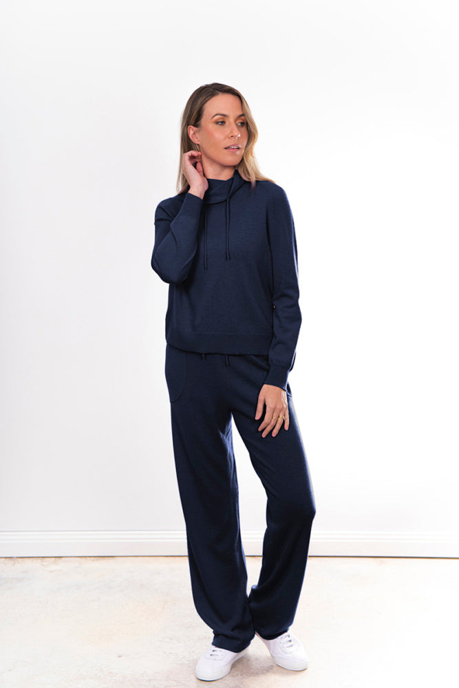 Straight Leg Pant with Stitched Pockets