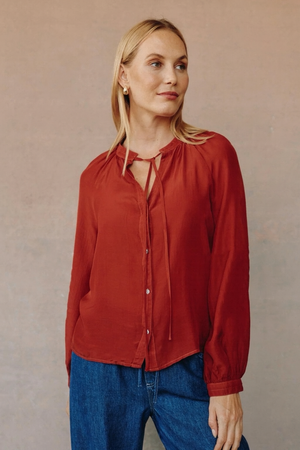 BELLA DAHL FULL SLEEVE RAGLAN BUTTON DOWN