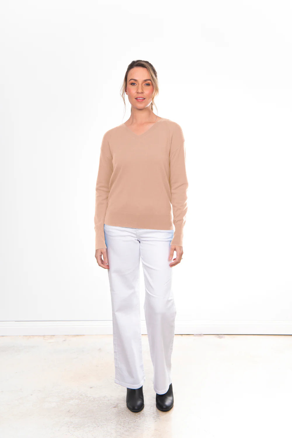 ESSENTIAL FASHION VEE NECK PULLOVER