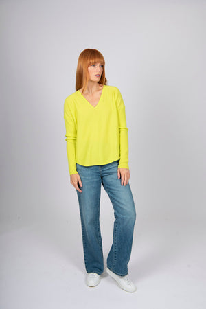 PRINCESS V CURVE HEM SLIM-FIT PULLOVER