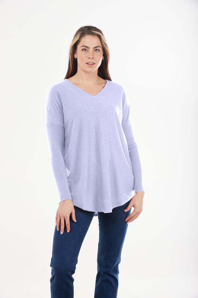 ESSENTIAL CURVED HEM VEE PULLOVER BRIDGE & LORD CASHMERE / MERINO