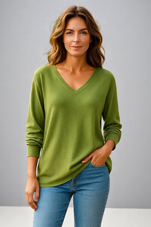 ESSENTIAL CURVED HEM VEE PULLOVER BRIDGE & LORD CASHMERE / MERINO