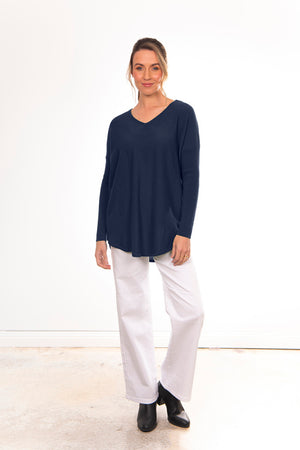 ESSENTIAL CURVED HEM VEE PULLOVER BRIDGE & LORD CASHMERE / MERINO