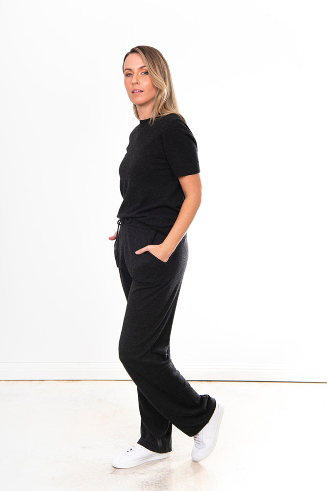 Straight Leg Pant with Stitched Pockets