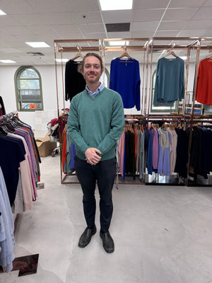 ANSETT Gold Slim Fitted Cashmere & Wool V-Neck Pullover