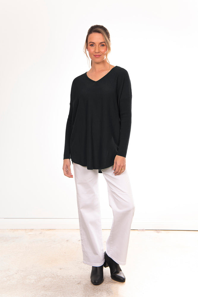 ESSENTIAL CURVED HEM VEE PULLOVER