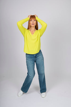 PRINCESS V CURVE HEM SLIM-FIT PULLOVER