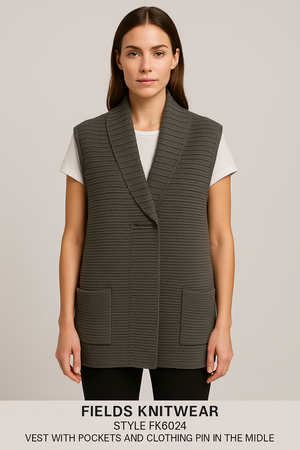 Vest with pockets and pin closer