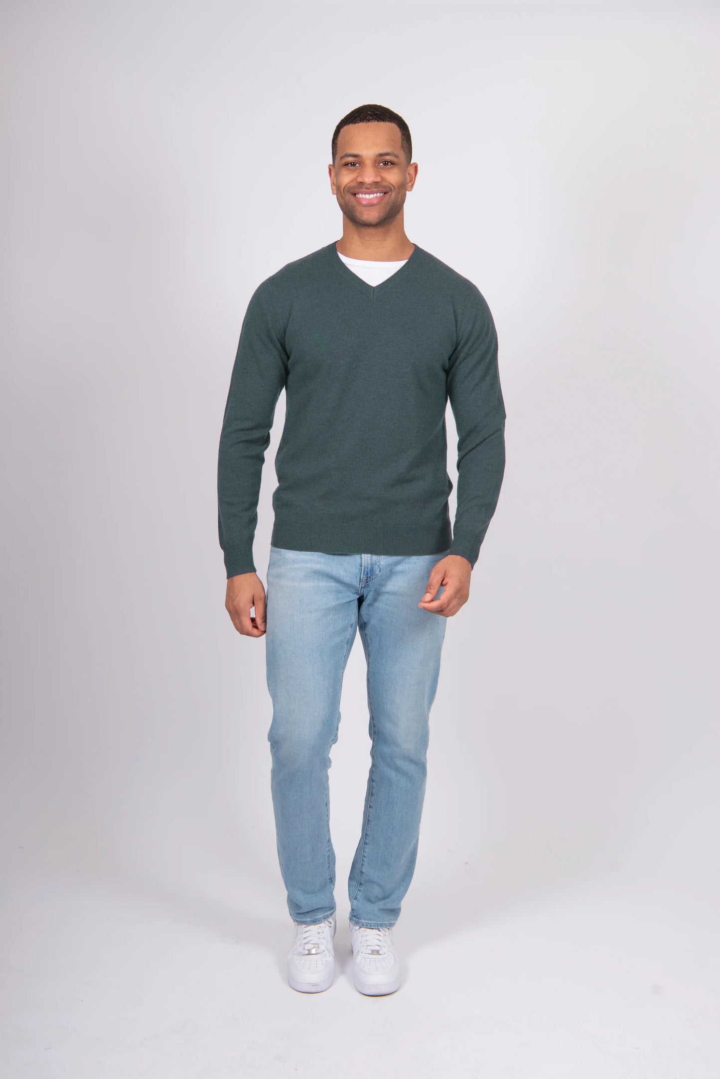 MERINO/ CASHMERE ESSENTIAL VEE NECK PULLOVER