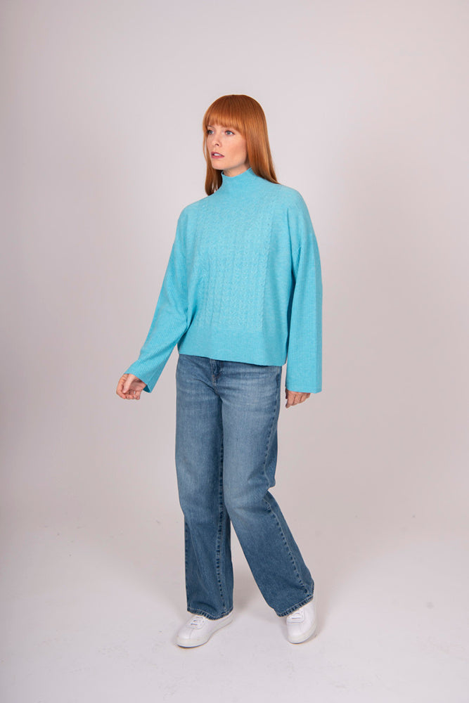 Cable Front Wide Sleeve Pullover