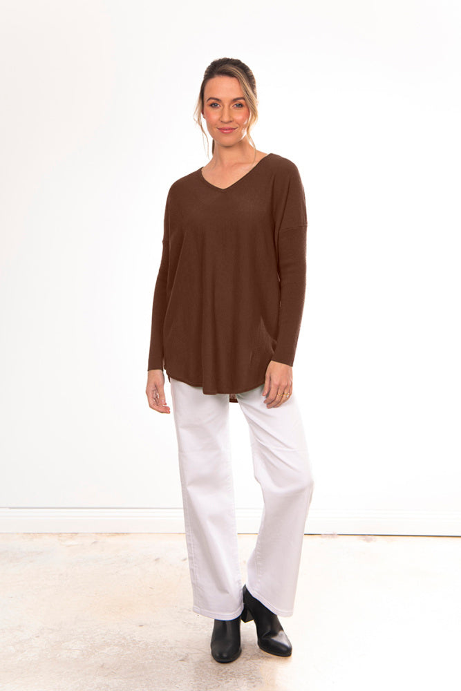 ESSENTIAL CURVED HEM VEE PULLOVER