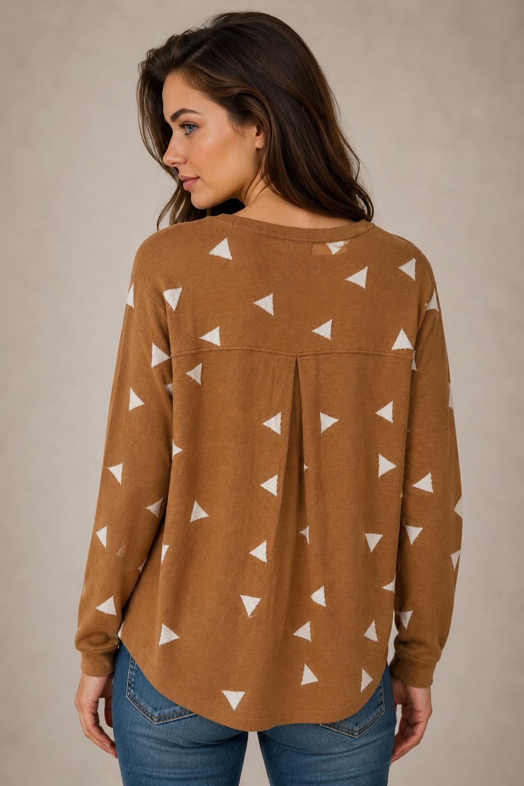CREW NECK PULLOVER WITH PLEAT DOWN CENTRE BACK & CONTRAST TRIANGLES
