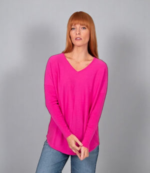 ESSENTIAL CURVED HEM VEE PULLOVER BRIDGE & LORD CASHMERE / MERINO