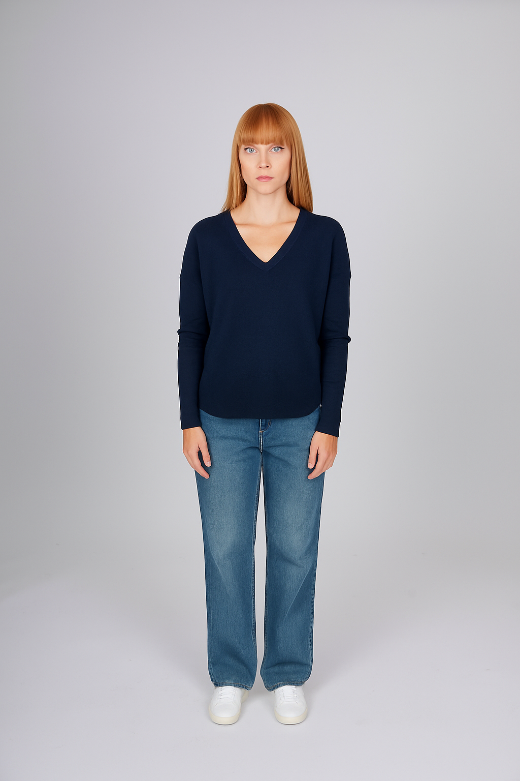 PRINCESS V CURVE HEM SLIM-FIT PULLOVER