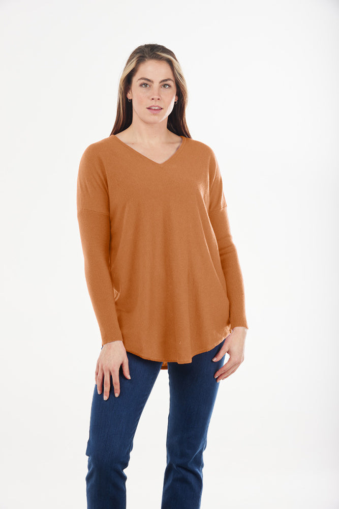ESSENTIAL CURVED HEM VEE PULLOVER BRIDGE & LORD CASHMERE / MERINO