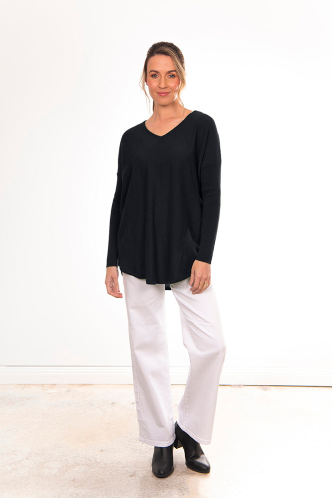 ESSENTIAL CURVED HEM VEE PULLOVER