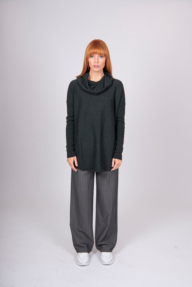 ESSENTIAL CURVED HEM COWL NECK PULLOVER