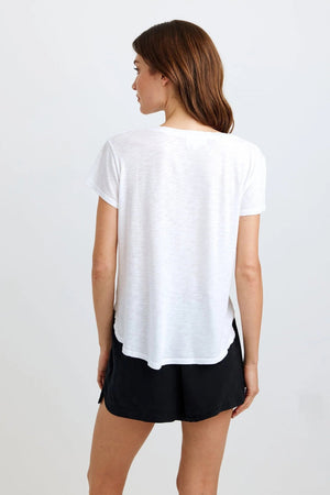 BELLA DAHL - V NECK SIDE SLIT TEE
