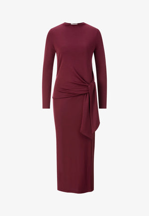RICH & ROYAL MAXI DRESS RUBY GLOW