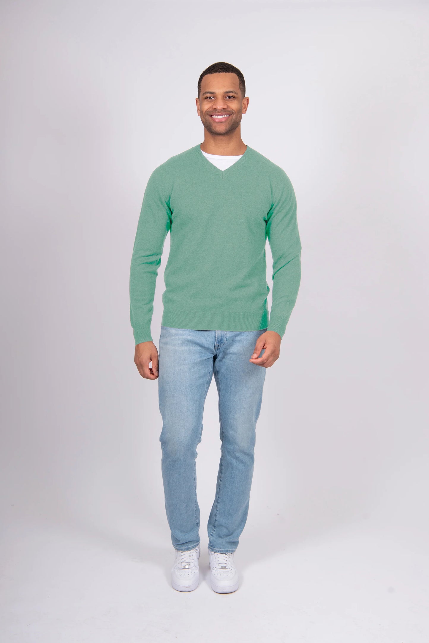 MERINO/ CASHMERE ESSENTIAL VEE NECK PULLOVER