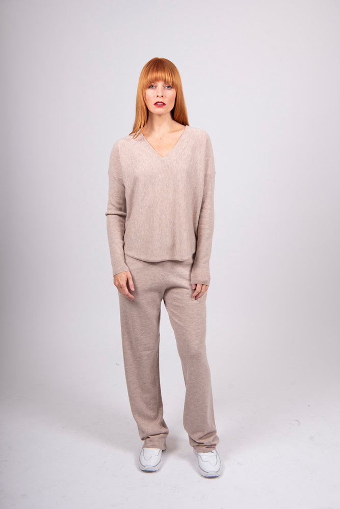 PRINCESS V CURVE HEM SLIM-FIT PULLOVER
