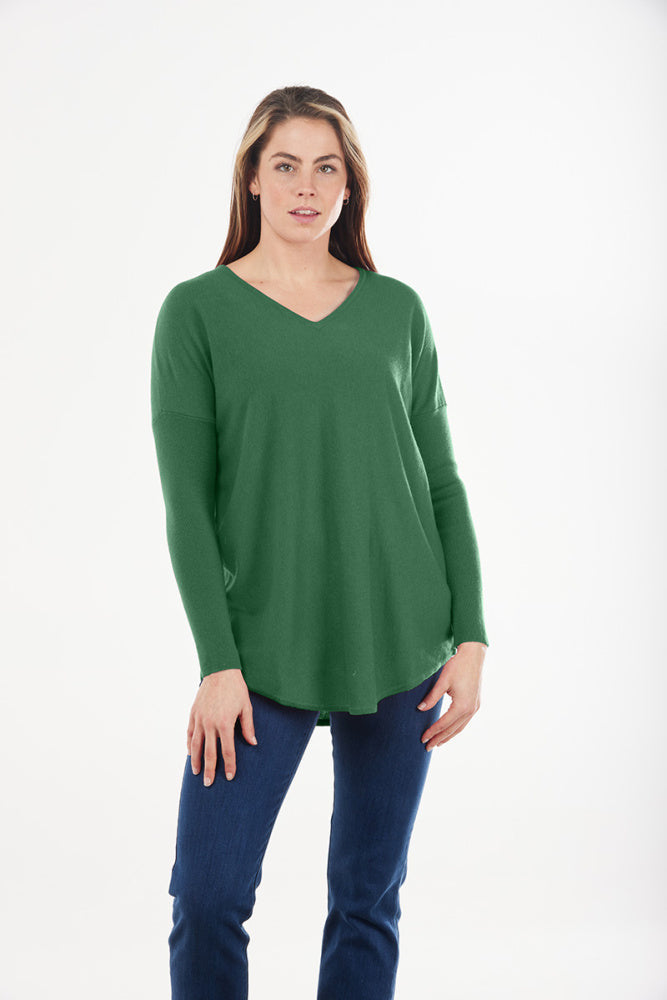 ESSENTIAL CURVED HEM VEE PULLOVER BRIDGE & LORD CASHMERE / MERINO