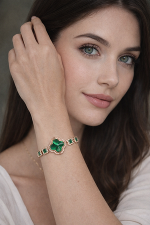 Luxury Clover Bracelet Watch with Quartz and Diamond Inlay