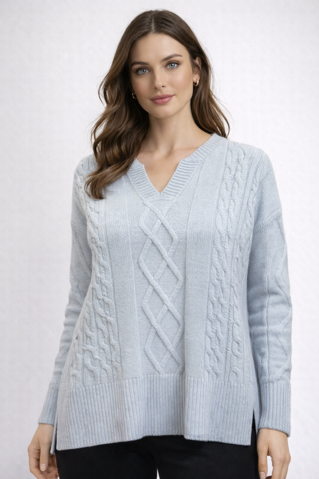 CABLE V NECK PULLOVER