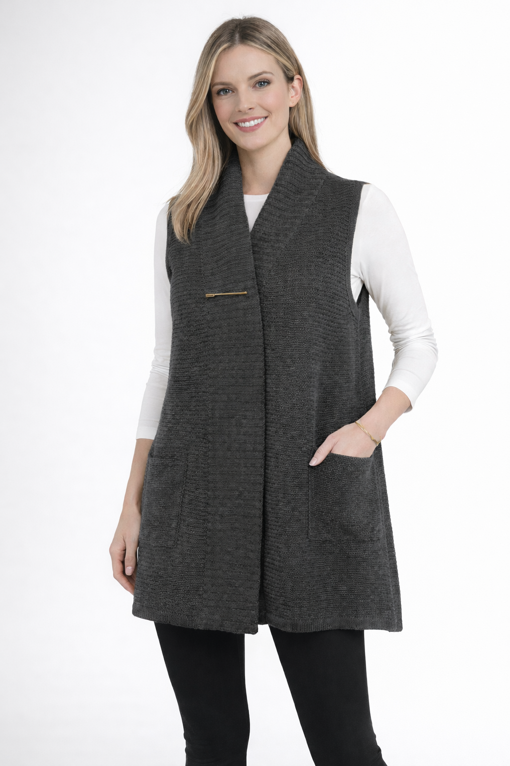 Vest with pockets and pin closer