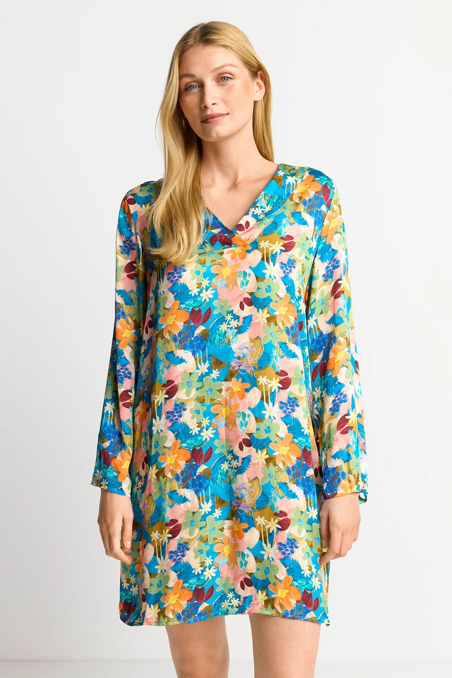 RICH & ROYAL V-NECK FLOWER PRINT MINI DRESS