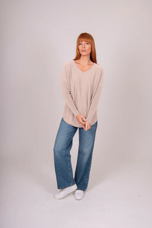 ESSENTIAL CURVED HEM VEE PULLOVER