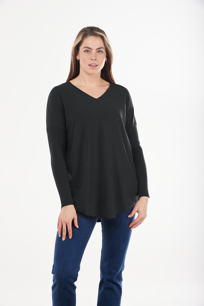 ESSENTIAL CURVED HEM VEE PULLOVER BRIDGE & LORD CASHMERE / MERINO