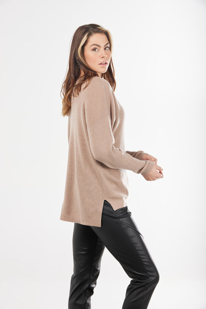 RIBBED VEE LOUNGE PULLOVER