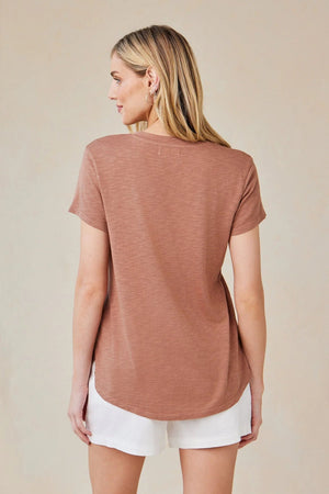 BELLA DAHL - V NECK SIDE SLIT TEE