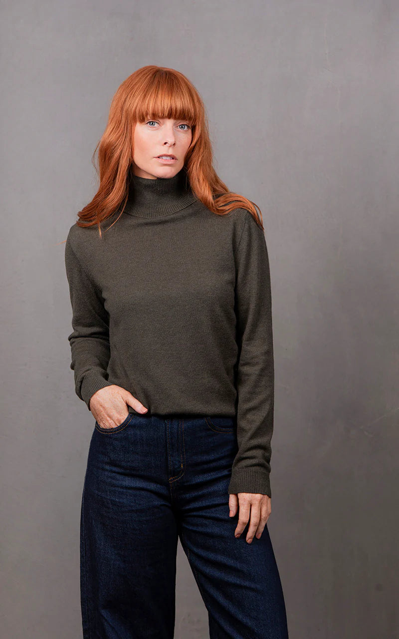 ESSENTIAL ROLL NECK PULLOVER