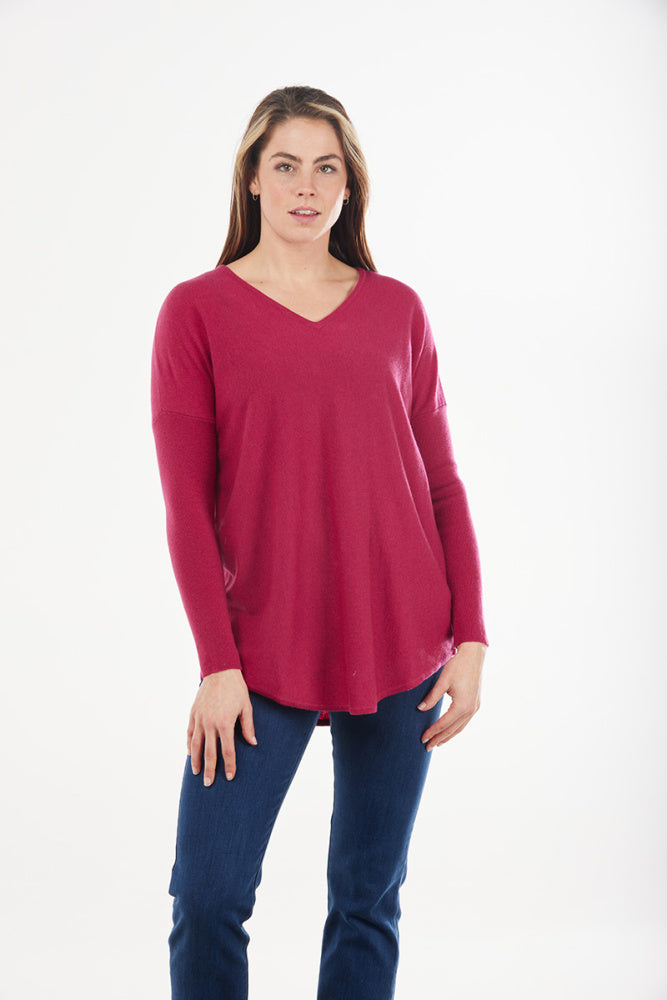 ESSENTIAL CURVED HEM VEE PULLOVER BRIDGE & LORD CASHMERE / MERINO
