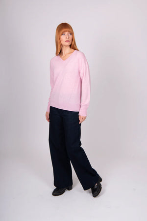 ESSENTIAL FASHION VEE NECK PULLOVER