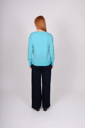 ESSENTIAL FASHION VEE NECK PULLOVER