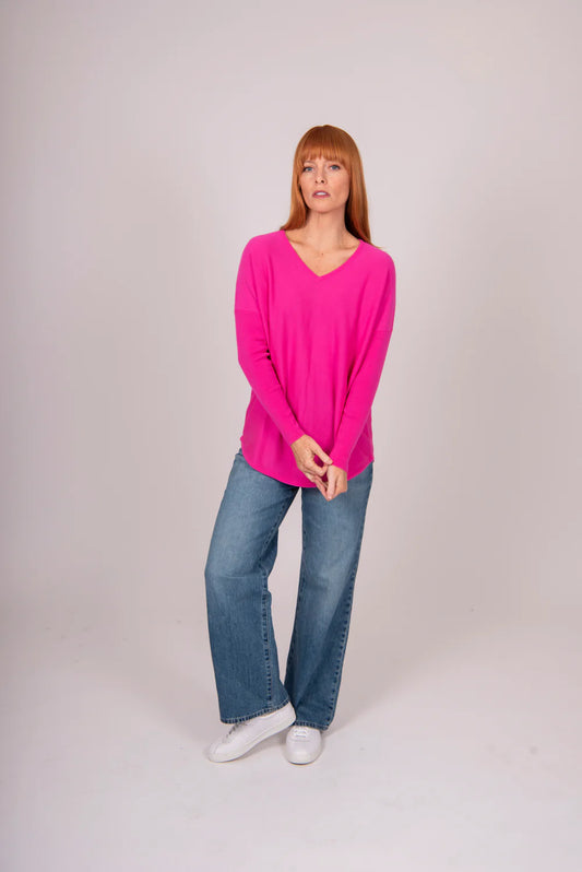 ESSENTIAL CURVED HEM VEE PULLOVER BRIDGE & LORD CASHMERE / MERINO