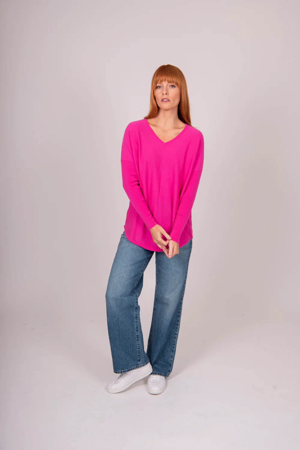 ESSENTIAL CURVED HEM VEE PULLOVER BRIDGE & LORD CASHMERE / MERINO