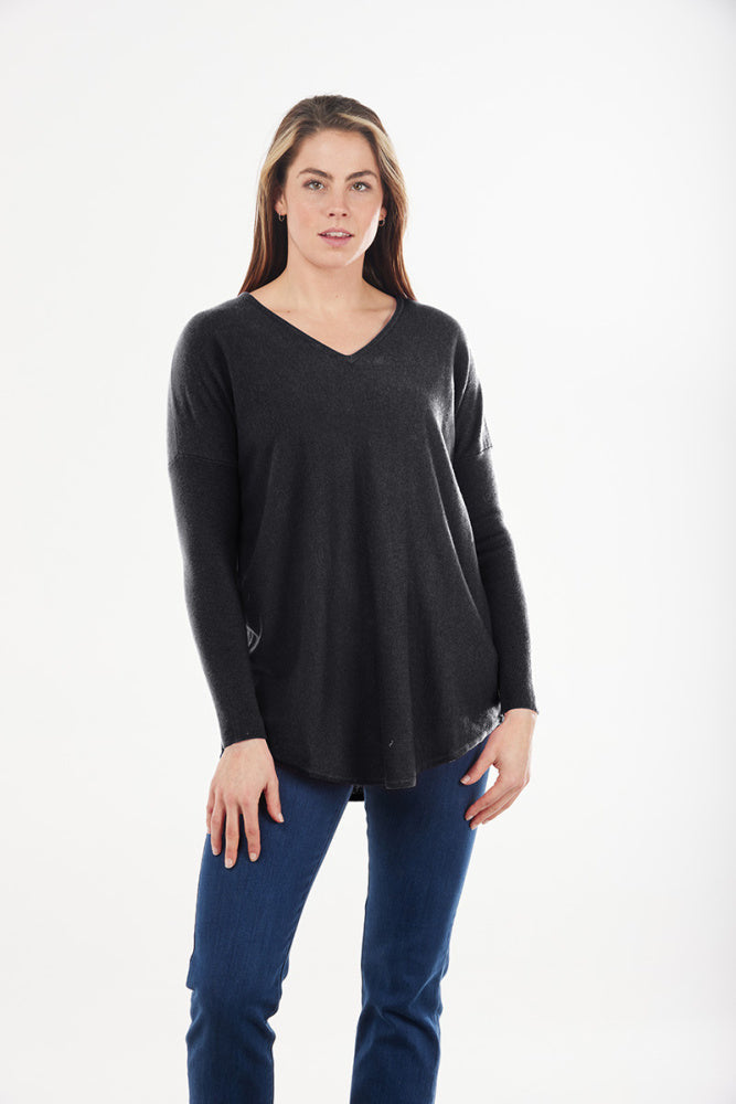 ESSENTIAL CURVED HEM VEE PULLOVER BRIDGE & LORD CASHMERE / MERINO