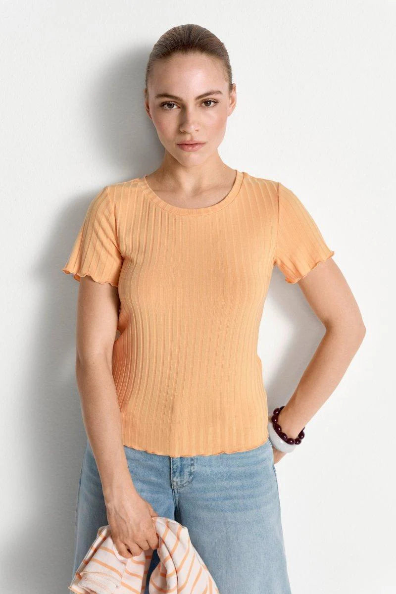 RICH & ROYAL FIGURE-HUGGING RIBBED SHIRT
