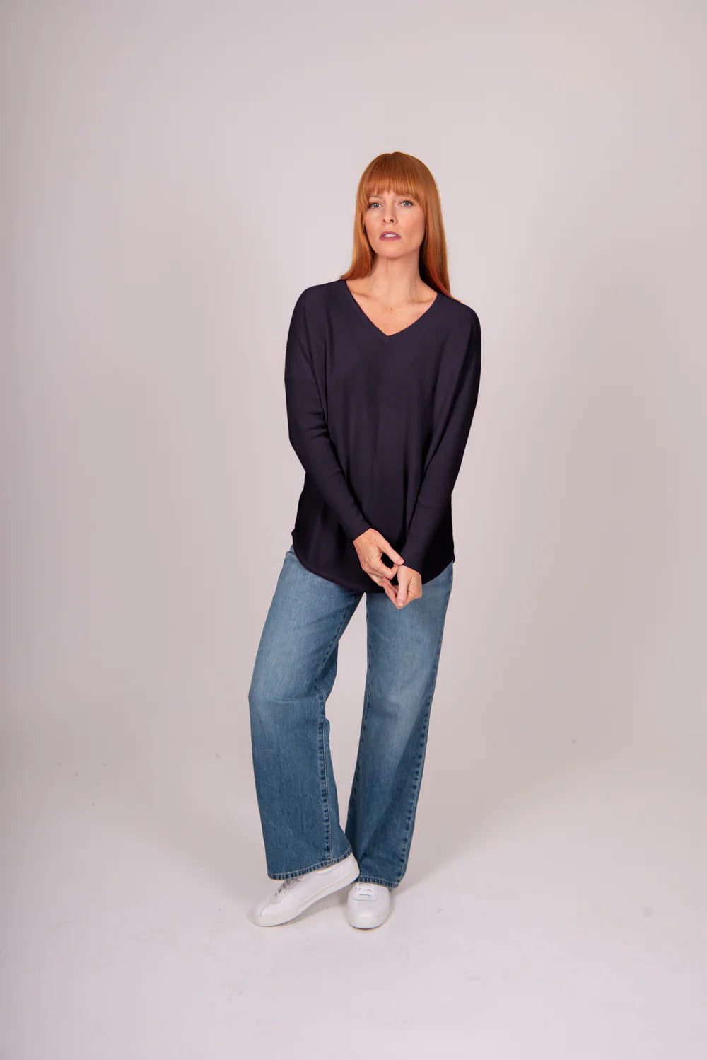ESSENTIAL CURVED HEM VEE PULLOVER BRIDGE & LORD CASHMERE / MERINO