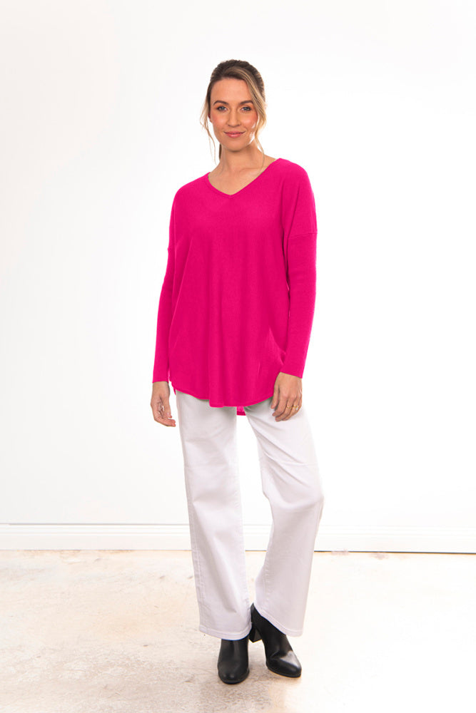 ESSENTIAL CURVED HEM VEE PULLOVER