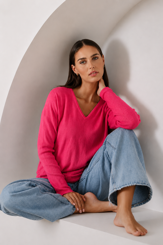 PRINCESS V CURVE HEM SLIM-FIT PULLOVER